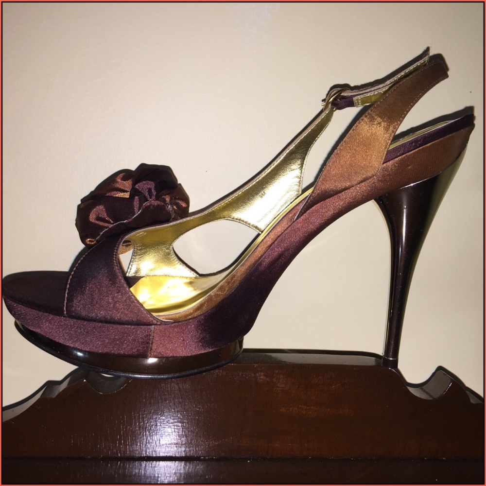 👠MARCIANO SATIN PMIRIS HEELS W/ROSE Sz 9 in BOX👠